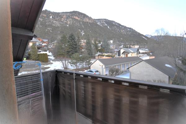 Studio 17m² meublé vue montagnes, avec balcon et cave, idéal investissement,stationnement, proche centre ville