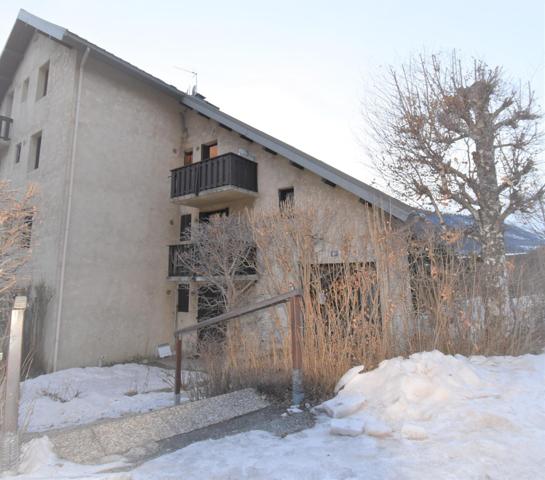 Studio 17m² meublé vue montagnes, avec balcon et cave, idéal investissement,stationnement, proche centre ville