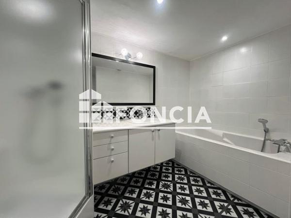 Location Appartement 2 pièces 67.73 m² - 21 AVENUE MONT JOLI Le Cannet 06110