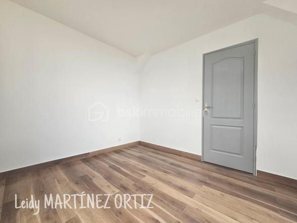 Idéal investisseur ou primo-accédant!
Situé en plein cœur d'un village thermal dynamique, au sein d'un immeuble de rapport, découvrez cet appartement de type T2 d'environ 32m² ; entièrement rénové.
Situé en rez-de-chaussée, ce logement offre un agencement fonctionnel et confortable, parfait pour une résidence principale, un pied-à-terre ou un investissement locatif.

Caractéristiques:

* Appartement T2 de 32m² rénové en grand partie.
* Rez-de-chaussée
* Petit extérieur privatif
* Chauffage électrique.
* Compteur linky
* Menuiseries PVC double vitrage.
* Faibles contraintes d'entretien
* Syndicat bénévole.

Son emplacement privilégié, à proximité immédiate des commerces, services et activités thermales, en fait un bien particulièrement attractif pour la location saisonnière ou à l'année.

Une belle opportunité à saisir rapidement!
Pour plus d'informations ou organiser une visite: 0784420905  l.martinezortiz@bskimmobilier.com