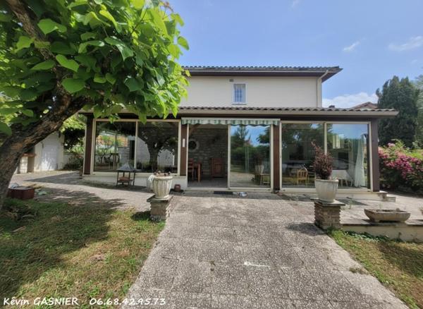 LINARS (16730) : Maison de 136m2 + 2 garages