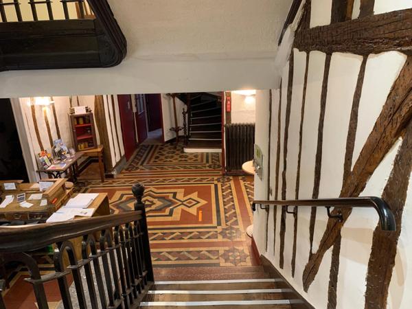Fonds de commerce et murs à vendre MIRANDE (32) - Hôtel-Restaurant avec parking et logement de fonction