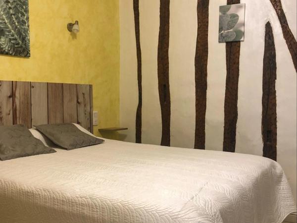 Fonds de commerce et murs à vendre MIRANDE (32) - Hôtel-Restaurant avec parking et logement de fonction