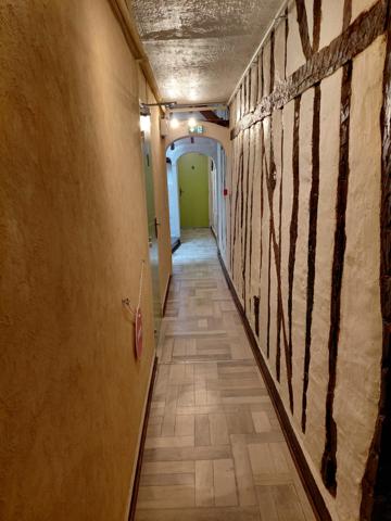 Fonds de commerce et murs à vendre MIRANDE (32) - Hôtel-Restaurant avec parking et logement de fonction