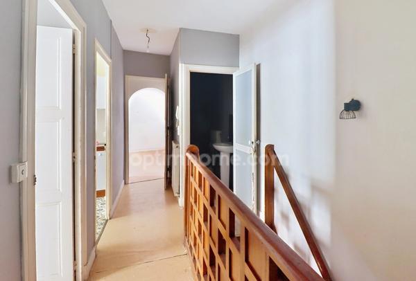 CENTRE VILLE DE JONZAC : Immeuble 145 m² à fort potentiel – À Rénover