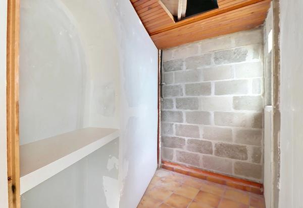 CENTRE VILLE DE JONZAC : Immeuble 145 m² à fort potentiel – À Rénover