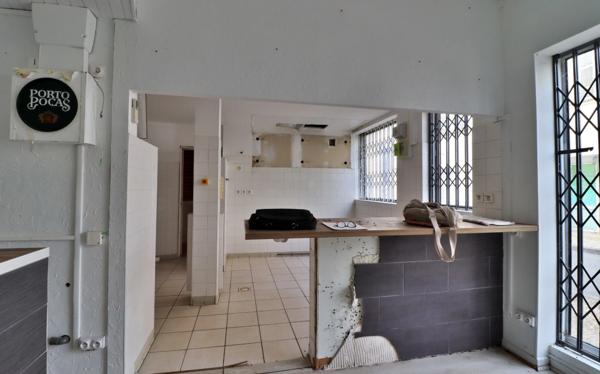 CENTRE VILLE DE JONZAC : Immeuble 145 m² à fort potentiel – À Rénover