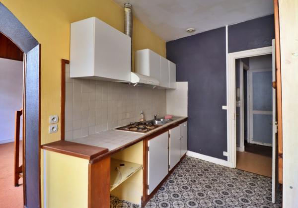 CENTRE VILLE DE JONZAC : Immeuble 145 m² à fort potentiel – À Rénover