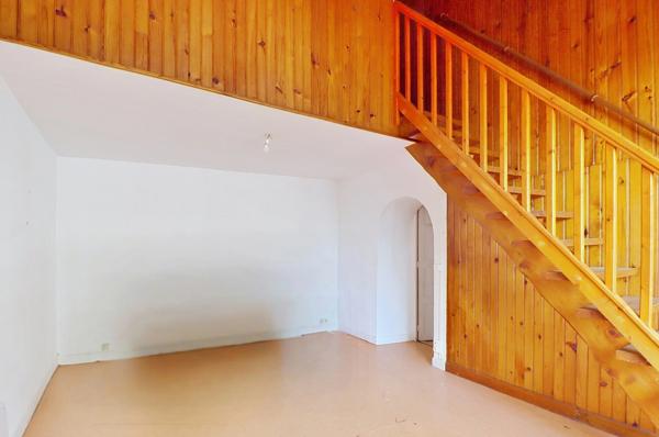 CENTRE VILLE DE JONZAC : Immeuble 145 m² à fort potentiel – À Rénover