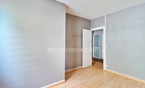 CENTRE VILLE DE JONZAC : Immeuble 145 m² à fort potentiel – À Rénover