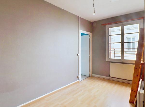 CENTRE VILLE DE JONZAC : Immeuble 145 m² à fort potentiel – À Rénover