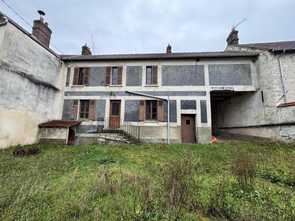 Ensemble immobilier à rénover entièrement : maison 88 m2 + 1 maison  22 m2 + 3 granges + 2 caves - 78270 Limetz-Villez