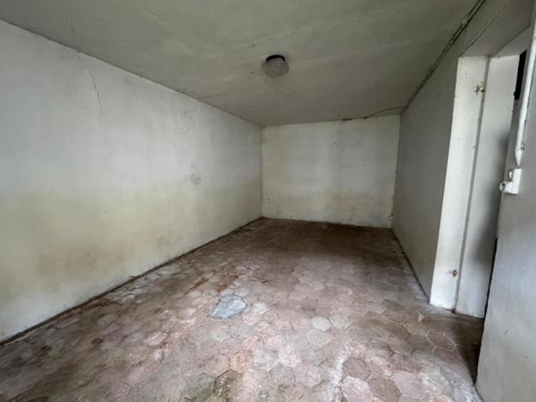 Ensemble immobilier à rénover entièrement : maison 88 m2 + 1 maison  22 m2 + 3 granges + 2 caves - 78270 Limetz-Villez