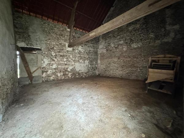 Ensemble immobilier à rénover entièrement : maison 88 m2 + 1 maison  22 m2 + 3 granges + 2 caves - 78270 Limetz-Villez