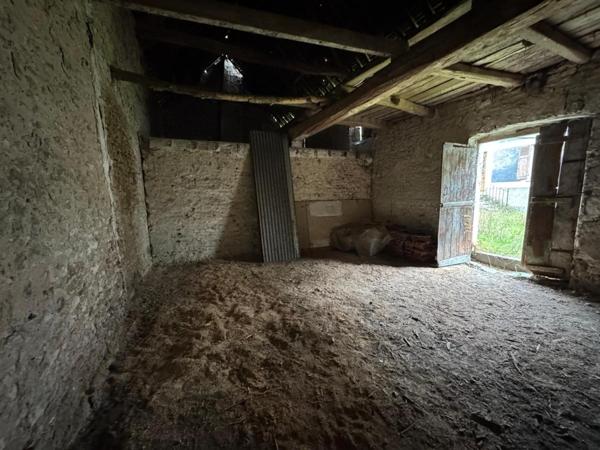 Ensemble immobilier à rénover entièrement : maison 88 m2 + 1 maison  22 m2 + 3 granges + 2 caves - 78270 Limetz-Villez