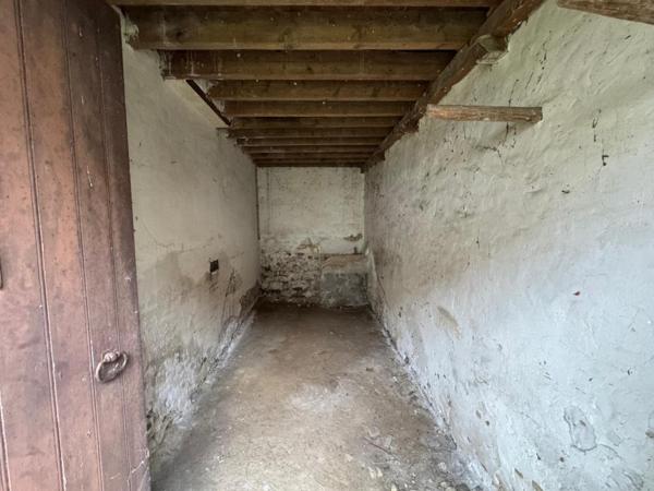 Ensemble immobilier à rénover entièrement : maison 88 m2 + 1 maison  22 m2 + 3 granges + 2 caves - 78270 Limetz-Villez