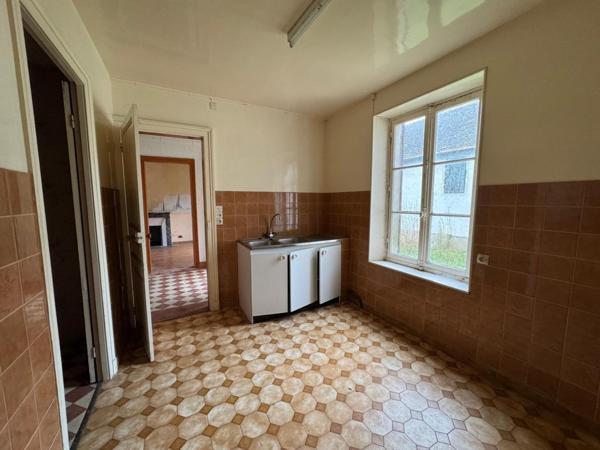 Ensemble immobilier à rénover entièrement : maison 88 m2 + 1 maison  22 m2 + 3 granges + 2 caves - 78270 Limetz-Villez