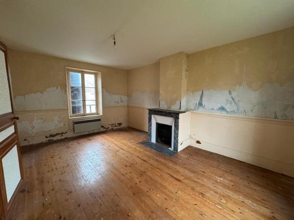 Ensemble immobilier à rénover entièrement : maison 88 m2 + 1 maison  22 m2 + 3 granges + 2 caves - 78270 Limetz-Villez