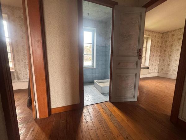 Ensemble immobilier à rénover entièrement : maison 88 m2 + 1 maison  22 m2 + 3 granges + 2 caves - 78270 Limetz-Villez