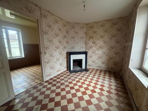 Ensemble immobilier à rénover entièrement : maison 88 m2 + 1 maison  22 m2 + 3 granges + 2 caves - 78270 Limetz-Villez