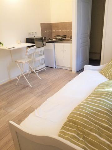 A LOUER STUDIO MEUBLE PROCHE DE LA GARE ST QUENTIN 02100