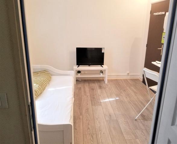 A LOUER STUDIO MEUBLE PROCHE DE LA GARE ST QUENTIN 02100