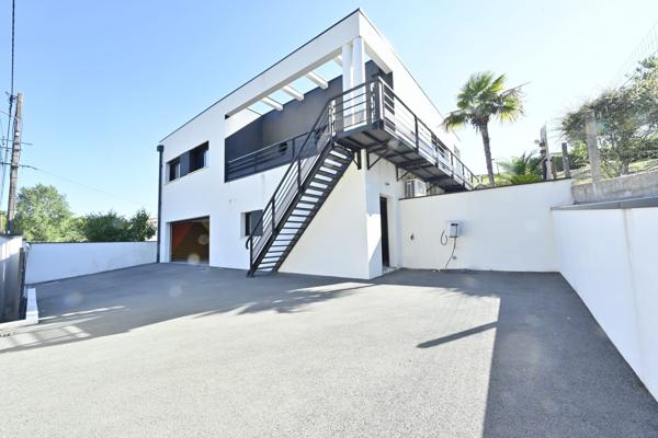 Maison contemporaine sur  sous-sol, trois chambres à Saintes