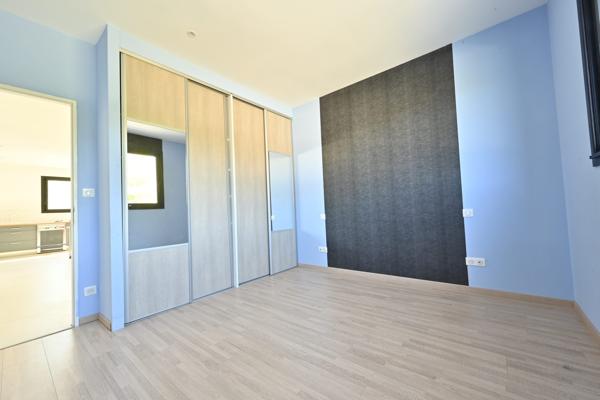 Maison contemporaine sur  sous-sol, trois chambres à Saintes