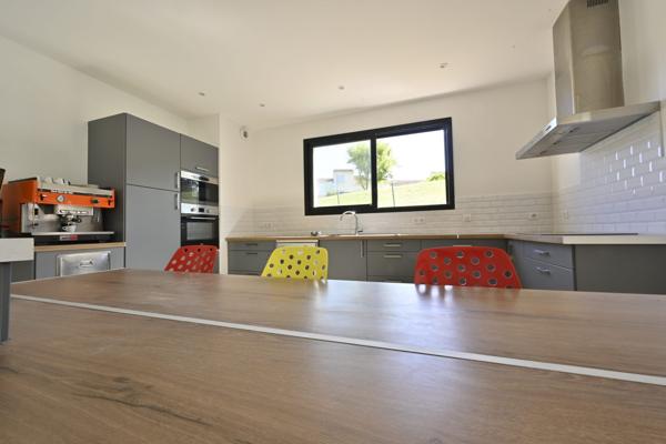 Maison contemporaine sur  sous-sol, trois chambres à Saintes