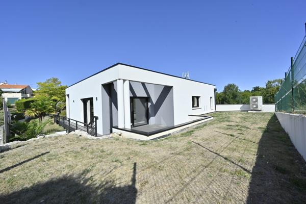 Maison contemporaine sur  sous-sol, trois chambres à Saintes