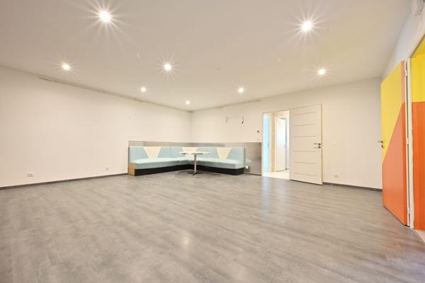 Maison contemporaine sur  sous-sol, trois chambres à Saintes