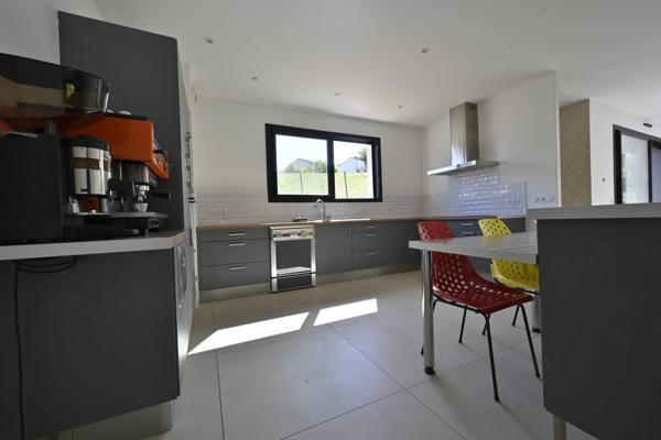 Maison contemporaine sur  sous-sol, trois chambres à Saintes