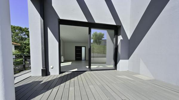 Maison contemporaine sur  sous-sol, trois chambres à Saintes