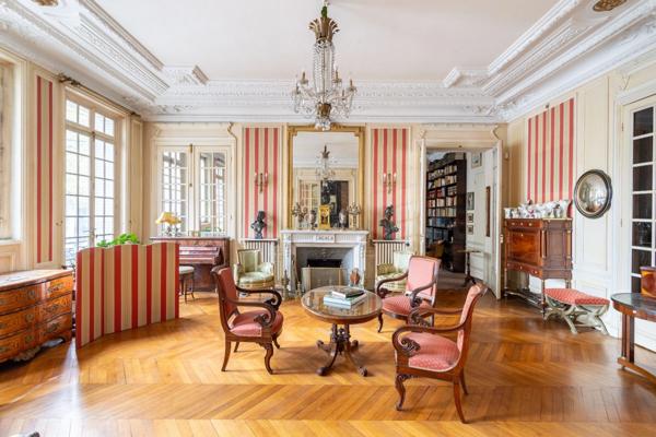 Superbes volumes pour cet appartement d'exception