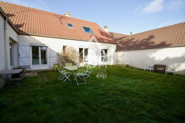 EXCLUSIVITE A VENDRE Maison à JOUARS PONTCHARTRAIN 6 pièces / 4 chambres 125m2