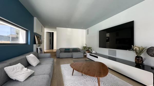 Villa d’Architecte dans le Triangle d’Or : volumes, design et rareté absolue