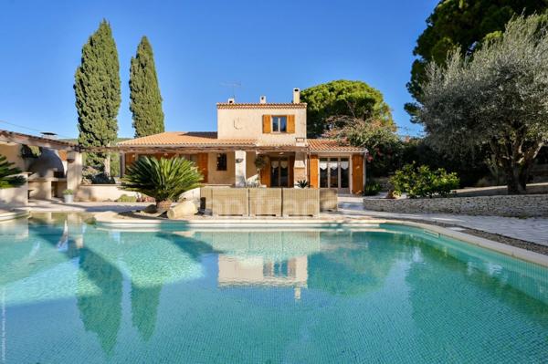 Maison à vendre 7 pièces CEYRESTE (13)