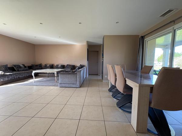 Maison plain pied - 5 pièces - 143m2
