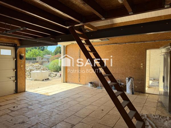 PAVILLON 4 CHAMBRES + BUREAU AVEC JARDIN, DOUBLE GARAGE ET PISCINE A LA CRECHE !