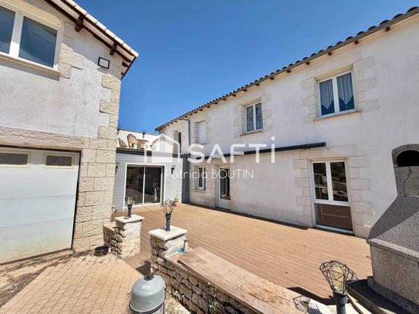 PAVILLON 4 CHAMBRES + BUREAU AVEC JARDIN, DOUBLE GARAGE ET PISCINE A LA CRECHE !