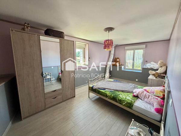 PAVILLON 4 CHAMBRES + BUREAU AVEC JARDIN, DOUBLE GARAGE ET PISCINE A LA CRECHE !