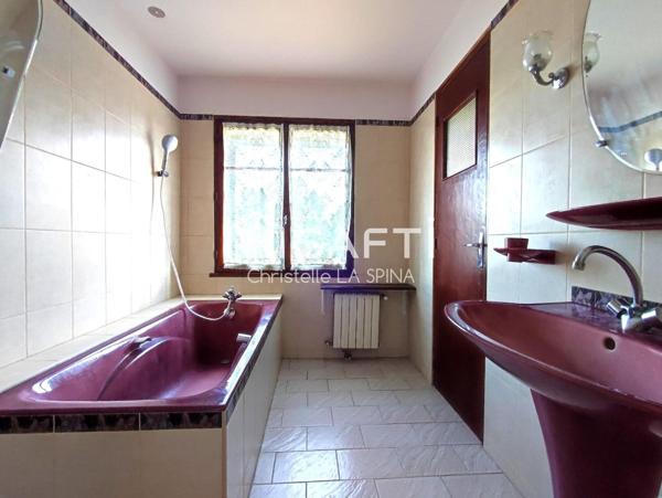 Maison de caractère avec jardin et garage, à quelques pas du centre historique d’Arles