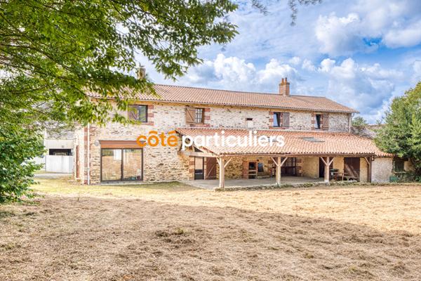 Vente Maison275 m² - 9 Pièces - LA ROCHE SUR YON (85000)
