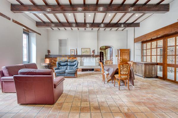 Vente Maison275 m² - 9 Pièces - LA ROCHE SUR YON (85000)