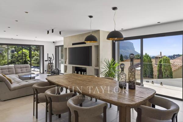 Villa contemporaine d’exception à Cassis avec vue mer et Cap Canaille, piscine et dépendances