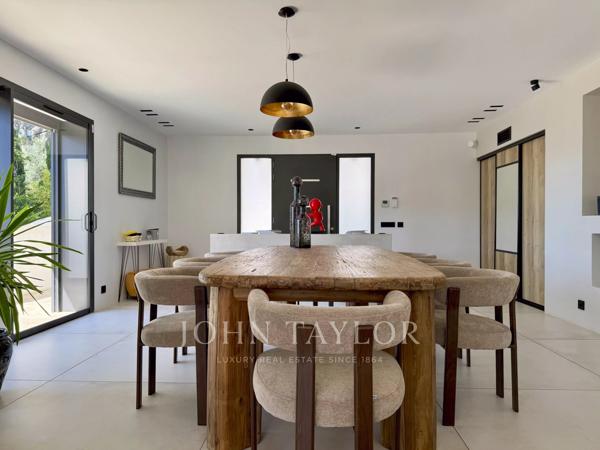Villa contemporaine d’exception à Cassis avec vue mer et Cap Canaille, piscine et dépendances