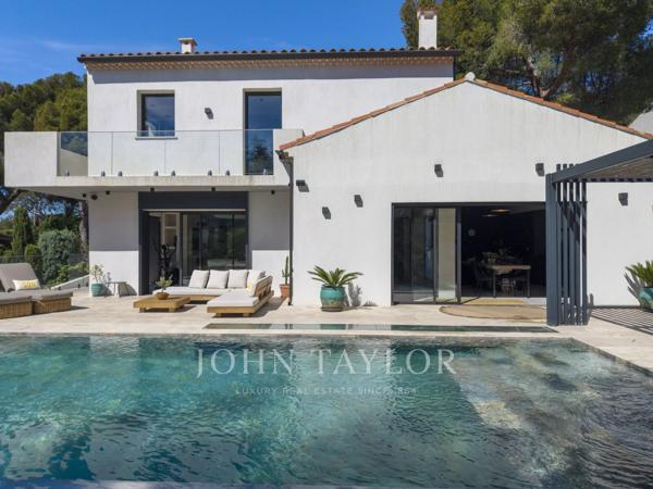Villa contemporaine d’exception à Cassis avec vue mer et Cap Canaille, piscine et dépendances