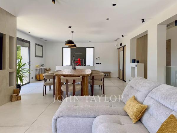 Villa contemporaine d’exception à Cassis avec vue mer et Cap Canaille, piscine et dépendances