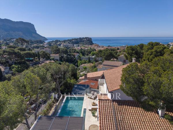 Villa contemporaine d’exception à Cassis avec vue mer et Cap Canaille, piscine et dépendances