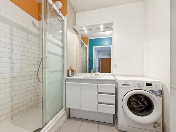 Appartement  Bas-Montreuil limite Vincennes 3 pièce(s) 71.45m² avec place   de parking et local vélo